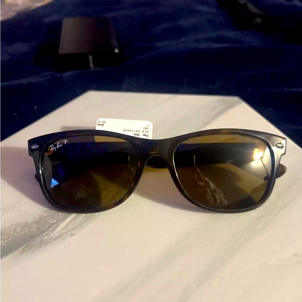 Ray-Ban Sunglasses Series 2132 Black New Wayfarer Collection New W/Tags